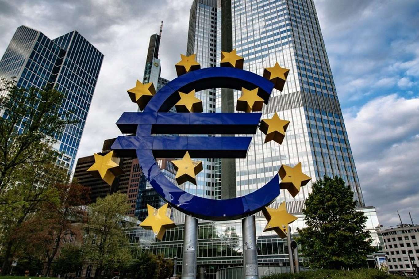 Hırvatistan, 2023'te Euro para birimine geçiyor Hırvatistan, 2023'te Euro para birimine geçiyor